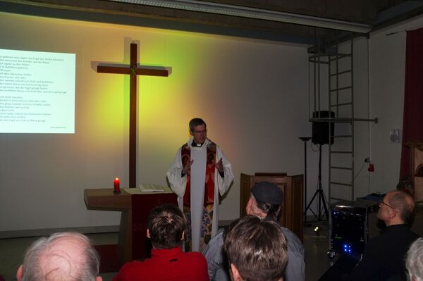 Bischof Dr. Heiner Wilmer SCJ hat am Neujahrstag eine Andacht mit Inhaftierten der Justizvollzugsanstalt Wolfenbüttel gefeiert.