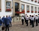 Der Spielmannszug St. Hubertus aus Borsum lief vor dem Bischofshaus auf und brachte dem Hildesheimer Oberhirten ein Ständchen.