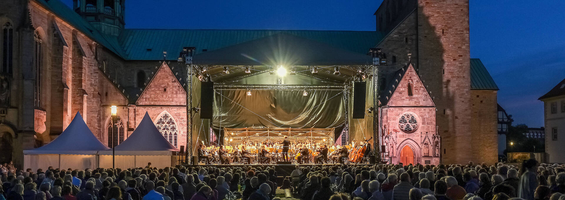 Dombauverein Domhofkonzert - mit der tfn_philharmonie und Chören