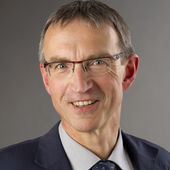 Manfred Bruns Manfred Bruns Portrait