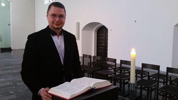 Priesteramtskandidat Kirill Buslov wird am 1. April von Weihbischof Heinz-Günter Bongartz zum Diakon geweiht. Der Weihegottesdienst findet um 10 Uhr in der Pfarrkirche Corpus Christi in Rotenburg an der Wümme statt.