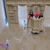 Installationen des ukrainischen Malers und Bildhauers Aljoscha sind im Dommuseum Hildesheim zu sehen. Gemeinsam mit Museumsdirektorin Claudia Höhl hat er sein Werk heute im Lettnerraum des Museums vorgestellt.