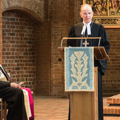 Der evangelisch-lutherische Landesbischof Ralf Meister begrüßte die Politikerinnen und Politiker in der Marktkirche in Hannover. Sein katholischer Amtsbruder aus Hildesheim, Bischof Norbert Trelle, übernahm während der ökumenischen Andacht die Predigt.