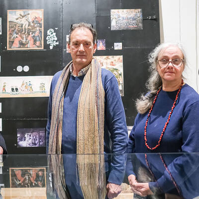 Ausstellung Dommuseum Hildesheim Die Zirkulation von Arbeit, Kapital und Leben als Lieferkette
Ausstellung vom 29. Oktober 2025 bis 6. April 2026 von Alice Creischer und Andreas Siekmann