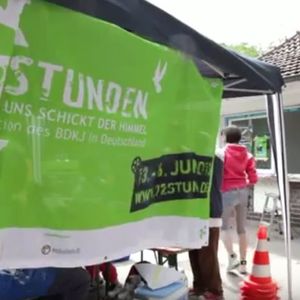Banner der 72-Stunden-Aktion des Bunds der deutschen katholischen Jugend (BDKJ)
