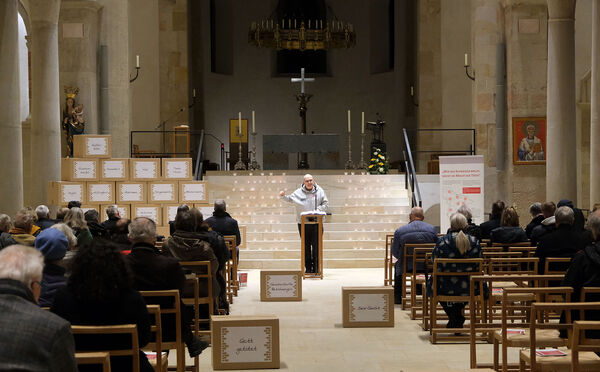 Betroffene von sexuellem Missbrauch haben bei einer Gedenkfeier im Hildesheimer Dom am 24. November 2022 einen Ort für ihre persönlichen Schilderungen, Klagen und Gebete bekommen.