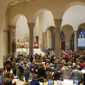 Jugendliche aus allen Ecken des Bistums bevölkerten während der Chrisam-Messe den Dom.