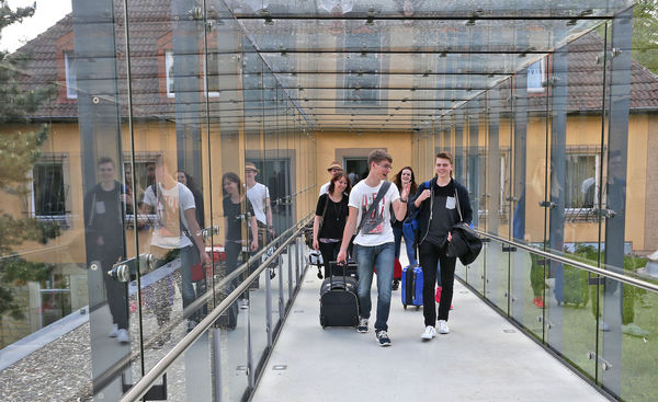 Das Bonifatiuswerk unterstützt die Sanierung und Reorganisation des Wirtschaftsgebäudes der Jugendbildungsstätte Haus Wohldenberg in Holle mit 70.000 Euro.