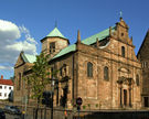 Blick auf das Portal der Heilig Kreuz Kirche Hildesheim