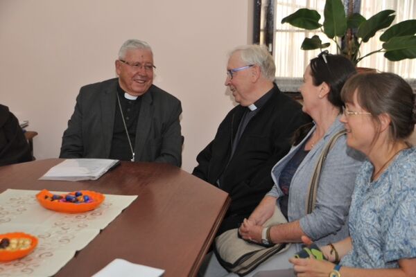 Bischof Norbert Trelle im Gespräch mit Erzbischof Jesús Juárez von Sucre.