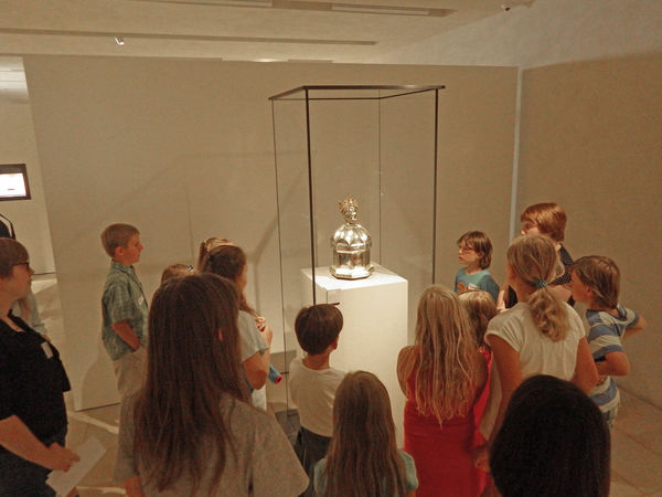 Im Mittelpunkt der Ferienaktion des Dommuseums steht das Kopfreliquiar des heiligen Königs Oswald.