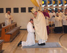 Weihbischof Heinz-Günter Bongartz spendete das Weihesakrament durch die Handauflegung und das Weihegebet.