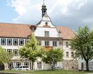 Hauptportal des Bischöflichen Gymnasiums Josephinum in Hildesheim.