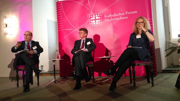 Dr. Guido Heinen (Leiter Wissenschaftliche Dienste, Deutscher Bundestag) modierte die Diskussion zwischen Professorin Tine Stein (Christian-Albrechts-Universität, Kiel) und Professor Christian Waldhoff (Humboldt-Universität Berlin).