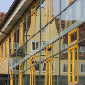 Glasfront am Haus des Priesterseminars