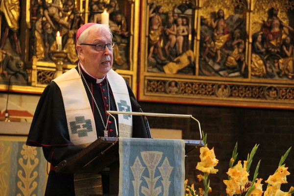 Bischof Norbert Trelle predigte heute Morgen während einer ökumenischen Andacht in der Marktkirche in Hannover vor Landtagsabgeordneten.