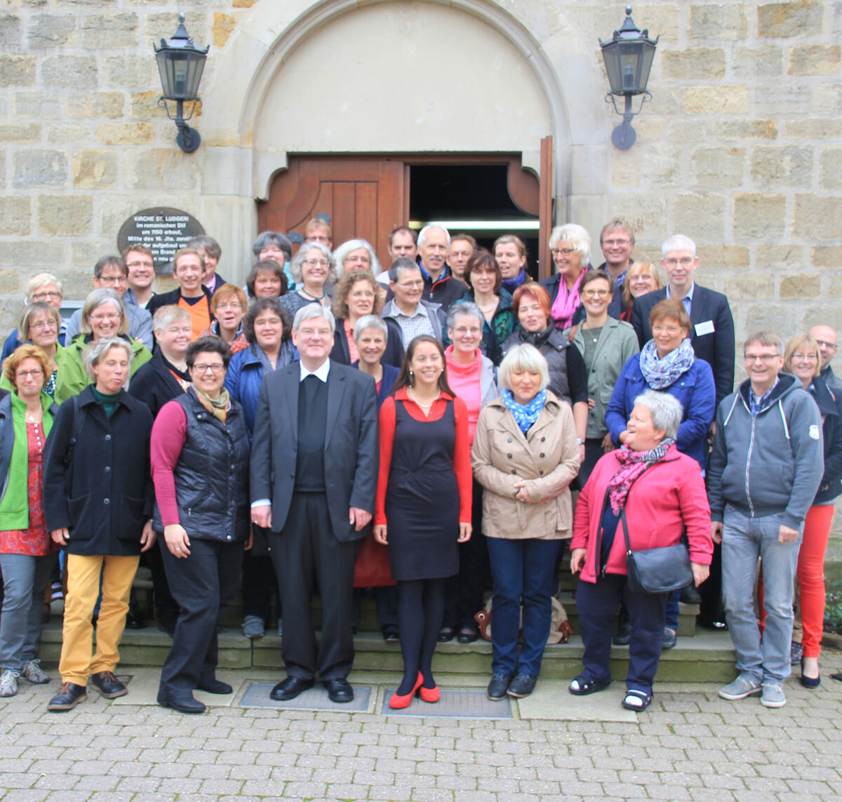 Gemeindereferenten vor Kirchentor