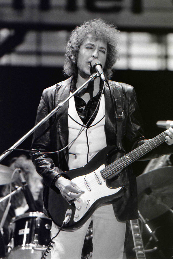 Bob Dylan als Christ ist das Thema eines öffentlichen Vortrags in der Dombibliothek Hildesheim. Das Archivbild zeigt den Sänger während eines Konzerts 1978 in Rotterdam.