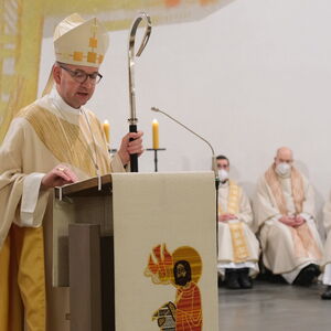Der Mainzer Bischof Dr. Peter Kohlgraf predigte über die beiden mittelalterlichen Bischöfe Aribo von Mainz und Godehard von Hildesheim.