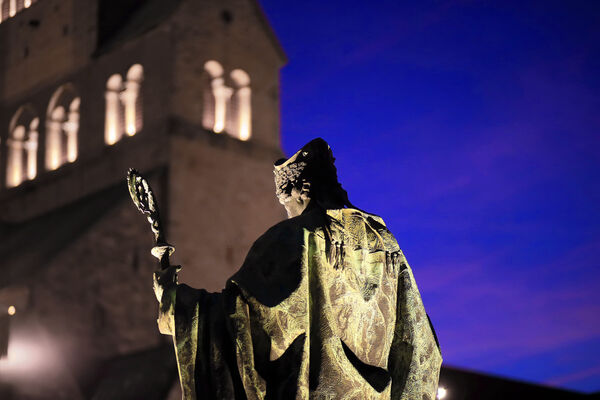 Die Fastenpredigten im Hildesheimer Dom beginnen jeweils um 18 Uhr.