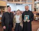 Pfarrer Dr. Dieter Haite (links), Vorsitzender der Ökumenekommission des Bistums Hildesheim, begrüßte zur Podiumsdiskussion die Augustinerpfarrerin und Liturgiewissenschaftlerin Dr. Irene Mildenberger aus dem Augustinerkloster Erfurt und den Benediktinerpater Dr. Augustinus Sander aus der Abtei Maria Laach.