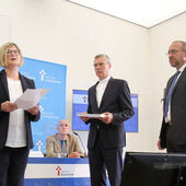 Übergabe Projektbericht an Bistum und Betroffeneninitiative