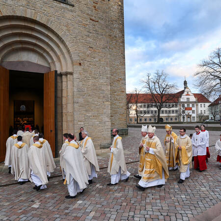 Einzug zur Chrisam-Messe im Hildesheimer Dom.