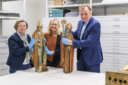 Museen ersteigern bedeutende Holzfiguren