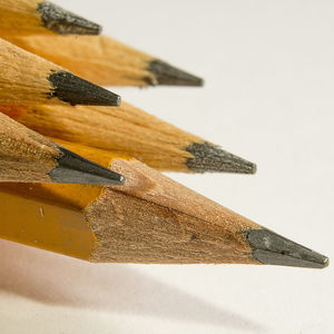 Ein Bündel angespitzer Bleistiftminen