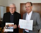 Bischof Norbert Trelle und der Hannoveraner Landesbischof Ralf Meister stellten heute in Hannover das Andachtsbuch für christliche Flüchtlinge vor.