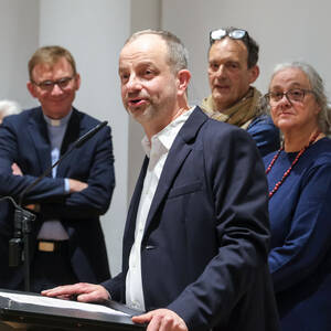 Ausstellung Dommuseum Hildesheim Die Zirkulation von Arbeit, Kapital und Leben als Lieferkette
Ausstellung vom 29. Oktober 2025 bis 6. April 2026 von Alice Creischer und Andreas Siekmann