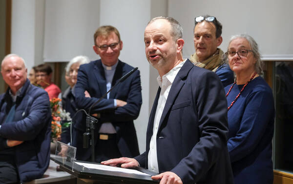 Ausstellung Dommuseum Hildesheim Die Zirkulation von Arbeit, Kapital und Leben als Lieferkette
Ausstellung vom 29. Oktober 2025 bis 6. April 2026 von Alice Creischer und Andreas Siekmann