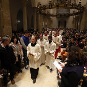 Mehr als 2000 Menschen besuchten zur Chrisam-Messe am Mittwochabend den Hildesheimer Dom.