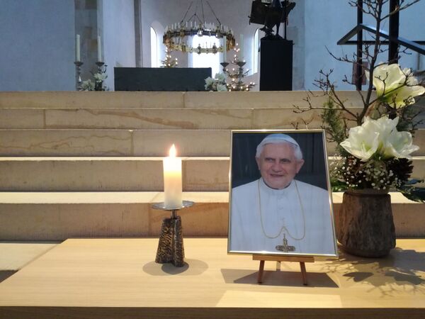 Im Hildesheimer Dom findet am kommenden Donnerstag, 5. Januar 2023, ein Requiem für den verstorbenen emeritierten Papst Benedikt XVI. statt.