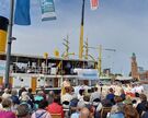 In Bremerhaven wurde am heutigen Sonntagvormittag mit einem Open-Air-Gottesdienst vor dem Museumsschiff „Wal“, einem Eisbrecher, die Pfingstaktion des katholischen Osteuropa-Hilfswerkes Renovabis eröffnet. Bischof Wilmer stellte die Frage nach Gerechtigkeit in den Mittelpunkt seiner Predigt.