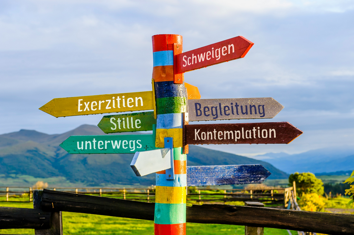 Wegweiser mit verschiedenen Richtungen