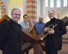Der katholische Stadtdechant Wolfang Voges, die evangelische Landesposaunenpastorin Marianne Gorka, der katholische Dommusikdirektor Thomas Viezens aus dem Mariendom und der evangelische Kirchenmusikdirektor Helmut Langenbruch aus Sankt Michael gestalten den ökumenischen Gottesdienst am 18. März. 