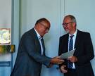 Jörg Stelle (l.) wird von Dr. Jörg-Dieter Wächter verabschiedet.