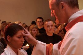 Taufe einer Erwachsenen in der Osternacht