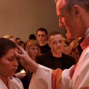 Taufe einer Erwachsenen in der Osternacht 