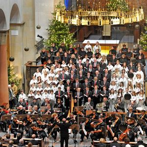 Gemischter Chor mit Orchester an Weihnachten im Hildesheimer Dom.